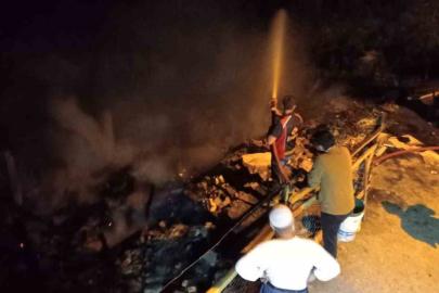Kastamonu’da iki katlı ev yandı, aile pencereden atlayarak kurtuldu