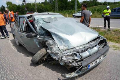 Kastamonu’da otomobil ile kamyonet çarpıştı: 3 yaralı