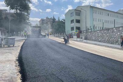 Kavak’ta ilçe merkezinde 1,6 kilometrelik asfalt çalışması