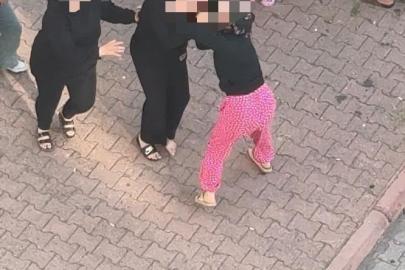 Kayseri’de iki kadının saç başa kavgası kamerada