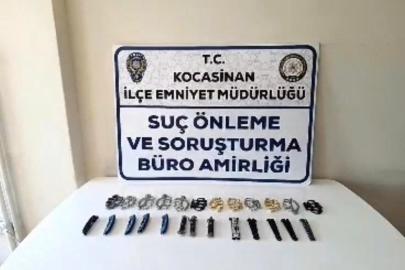 Kayseri’de yasaklı bıçak operasyonu: Çok sayıda sustalı ve muşta ele geçirildi
