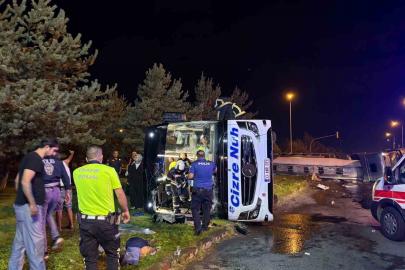 Kayseri’de yolcu otobüsü yakıt tankeri ile çarpıştı, yaralılar var.