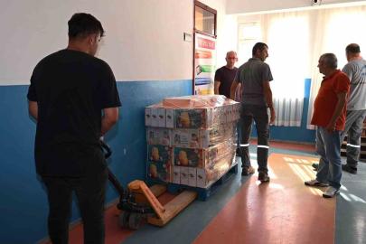 Kemer’de kırtasiye malzemelerinin dağıtımı devam ediyor