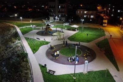 Kepez’de 100’ün üzerinde park aydınlatıldı
