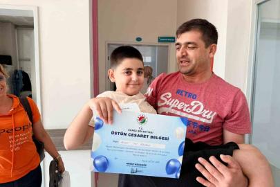 Kepez’de sünnet olan çocuklara ’Üstün Cesaret Belgesi’