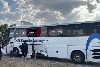 Kırıkkale’de yolcu otobüsü ve iki tır kavşakta çarpıştı: 1 yaralı