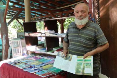 Kızıl Vadide 30 yıldır turistlere 15 farklı dilde Kur’an-ı Kerim meali dağıtıyor
