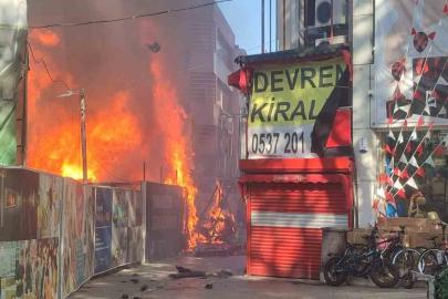 Kocaeli’de konteynerdeki yangın iki işletmeye sıçradı: Mahalleli sokağa döküldü