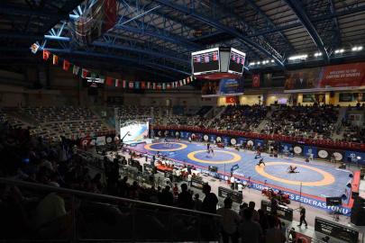 Kocaeli’deki uluslararası güreş turnuvası genç sporculara ilham oluyor