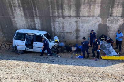 Kontrolden çıkan araç köprüden şarampole uçtu: 2 ölü
