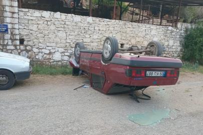 Kontrolden çıkan otomobil ters döndü