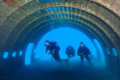 Kuşadası’nın batık uçağı 10’uncu yılında yoğun ilgi görüyor
