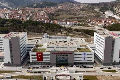 Kütahya Şehir Hastanesi’nde 76 yaşındaki kanser hastasına genel anestezisiz ameliyat