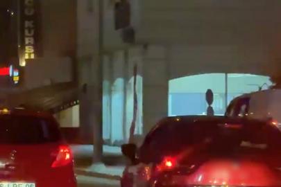 Makas atarak trafiği tehlikeye soktu, gözden kayboldu