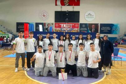 Manisa BBSK karate takım halinde Türkiye üçüncüsü oldu