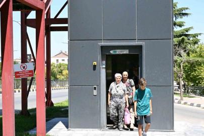 Manisa Büyükşehir’den Kuşlubahçe’deki üst geçide asansör kolaylığı