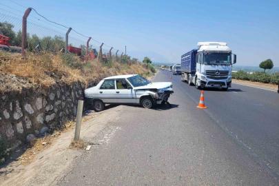 Manisa’da tır ile otomobil çarpıştı: 2 yaralı