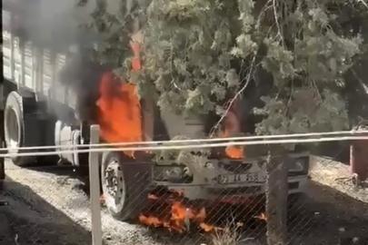 Mardin’de park halindeki kamyon yandı