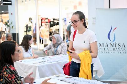 MCBÜ, tercih maratonunda geleceğin üniversitelileriyle buluştu