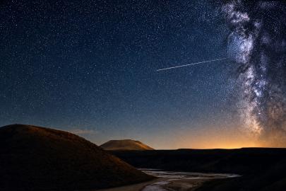Meke Krater Gölü’nde Perseid meteor yağmuru görsel şölen sundu