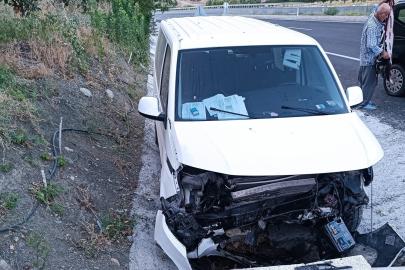 Menfeze çarpan araç sürücüsü yaralandı