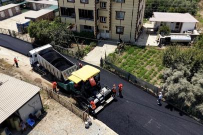 Mersin’de 1,5 kilometrelik yol sıcak asfaltla yenilendi