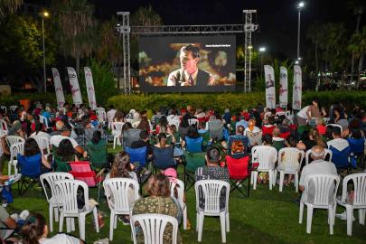 Mersin’de açık havada sinema keyfi