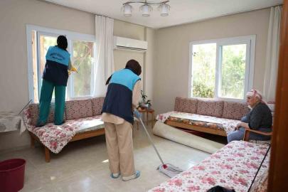 Mersin’de yaşlı ve yalnız vatandaşlara evde şefkat eli