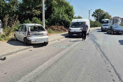 Minibüsle otomobilin karıştığı kazada otomobil yoldan çıktı: 1 yaralı