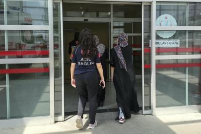 Motosiklet yayalara çarptı: 2 yaralı