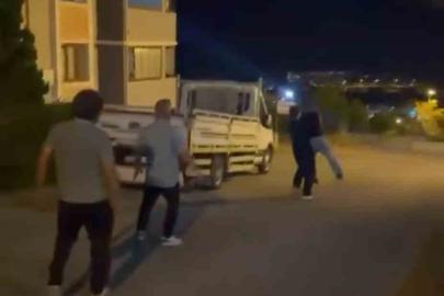 Oğluna mesaj attığını iddia ettiği genci sokak ortasında darp etti
