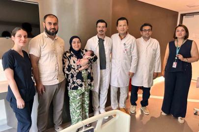 Omurilik tümörü nedeniyle riskli gebelik geçiren anne ile prematüre bebeği sağlığına kavuştu