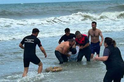 Ordu’da yasağa rağmen denize giren 2 kardeş boğulma tehlikesi geçirdi