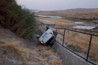 Otomobil şarampole yuvarlandı