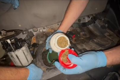 Otomobile zulalanan 6,5 kilo esrar narkotik köpeğiyle bulundu