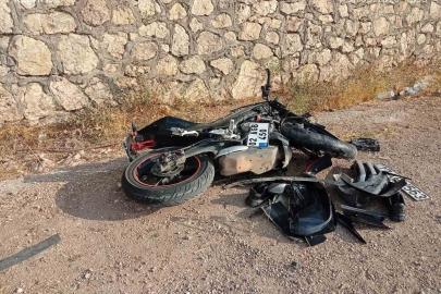 Otomobille kafa kafaya çarpışan motosikletin sürücüsü hayatını kaybetti