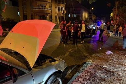 Otomobillerin çarpıştığı kazada sürücülerden biri firar etti: 1’i çocuk, 2 yaralı