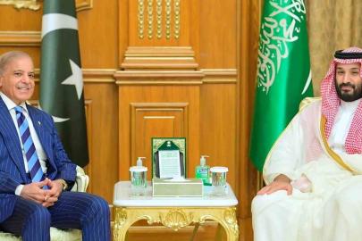 Pakistan Başbakanı Şerif, Suudi Arabistan Veliaht Prensi Selman ile görüştü