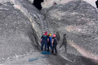 Peribacasının tepesinde mahsur kalan turisti AFAD ekipleri kurtardı