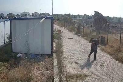 Pes dedirten rahatlıkla konteyner kenti soyan hırsızlar kameraya yakalandı
