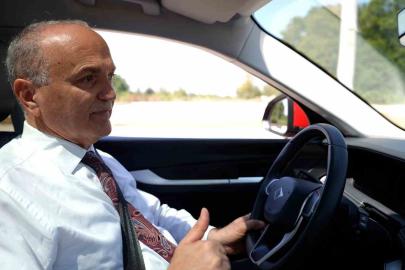 Projesinde çalıştı, hizmetlerini test etti