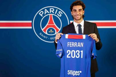 PSG, Ferran Torres’i kadrosuna kattı