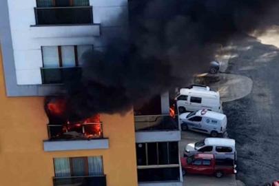 Rize’de 10 katlı apartmanın 4. katında çıkan yangın korkuttu