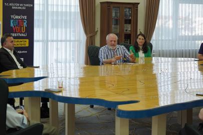 Şair ve yazar Hanefi İspirli, Kültür yolu festivalinde konuştu