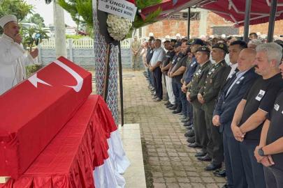 Sakarya’da kazada hayatını kaybeden uzman çavuş Samsun’da toprağa verildi