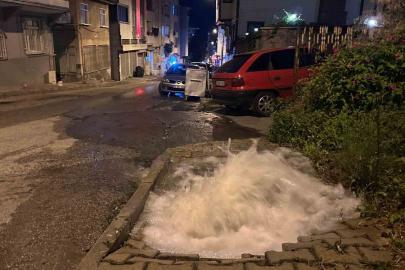 Samsun’da su borusu patladı, yolda su birikintileri oluştu