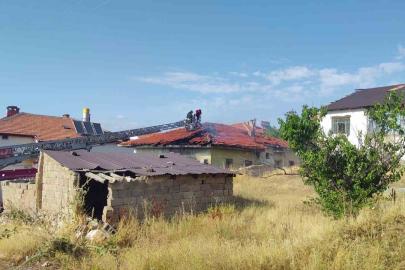 Şarkışla’da müstakil evde yangın: 1 kişi dumandan etkilendi
