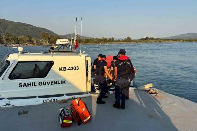 Sedir Adasında kayalıklardan üşen vatandaşa tıbbi tahliye