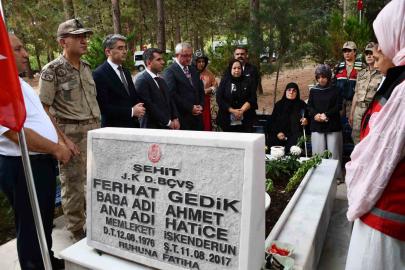 Şehit Başçavuş Ferhat Gedik mezarı başında anıldı