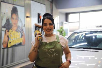 Sekreter olarak başladığı oto kaplama sektöründe kendi işinin patronu oldu